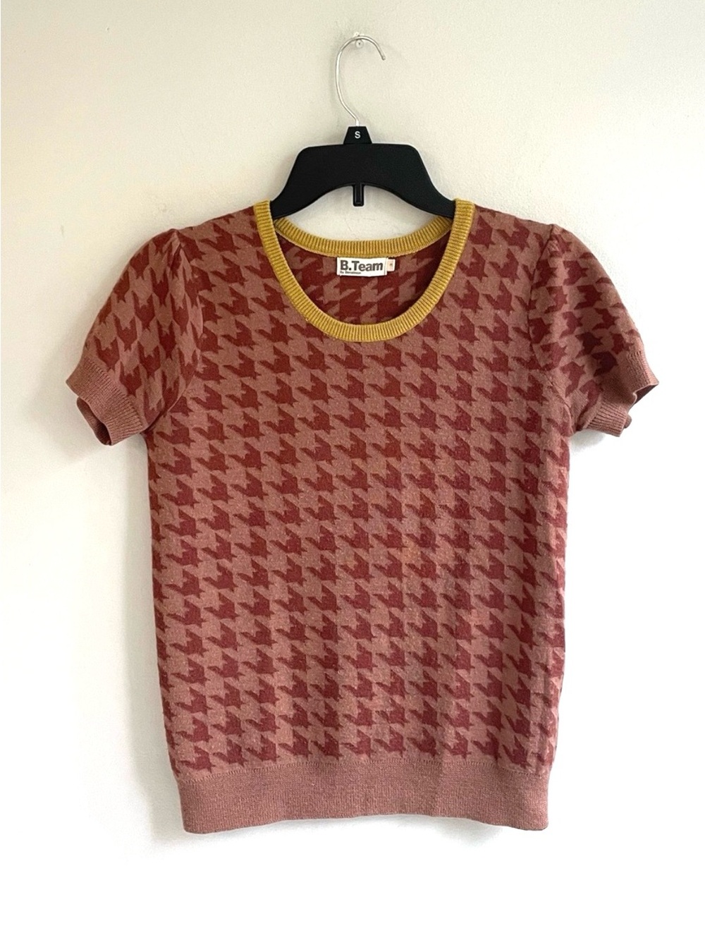 BENSIMON WOOL BLEND SHORT SLEEVE BROWN HOUNDSTOOTH SWEATER GREEN NECKLINE B TEAM